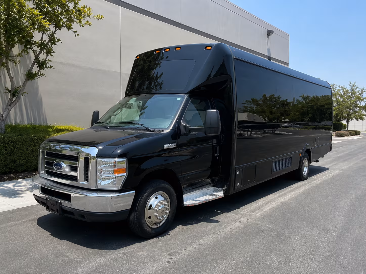 affordable oakland prom party bus prices split across your group